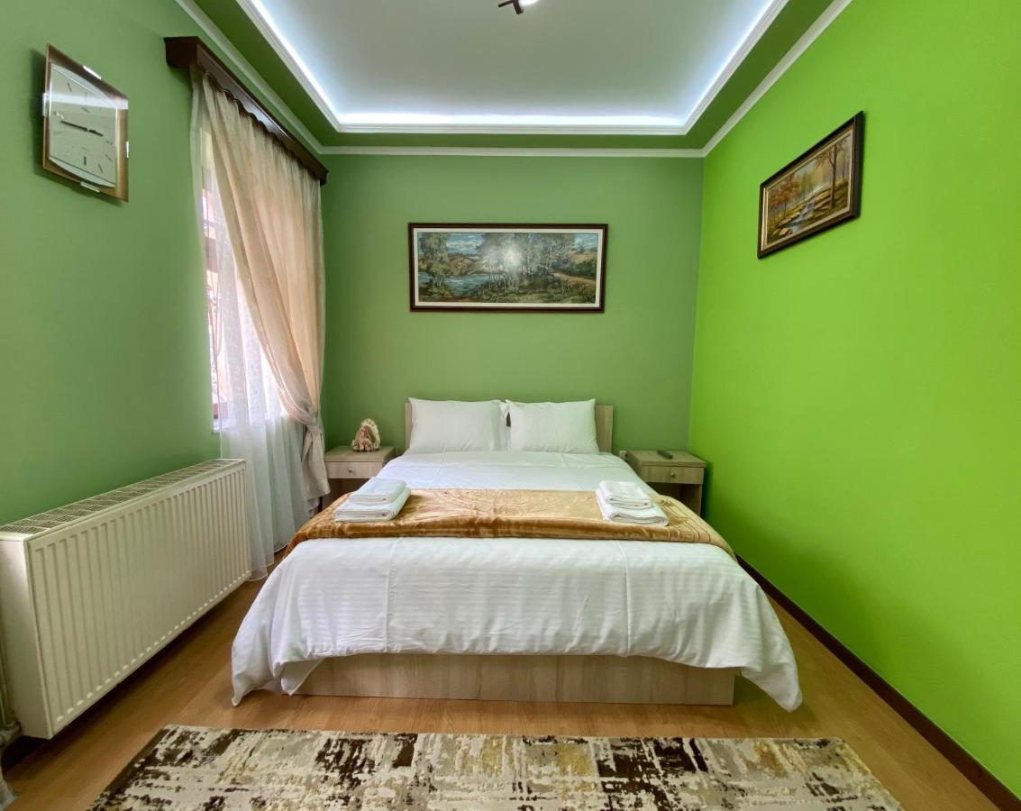 Vila A Hotel Korce Bagian luar foto