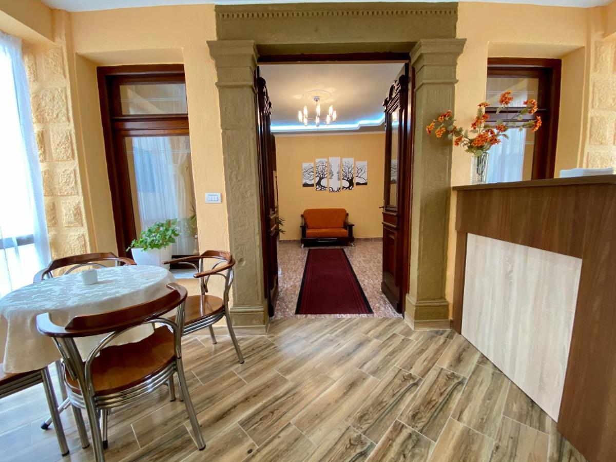 Vila A Hotel Korce Bagian luar foto