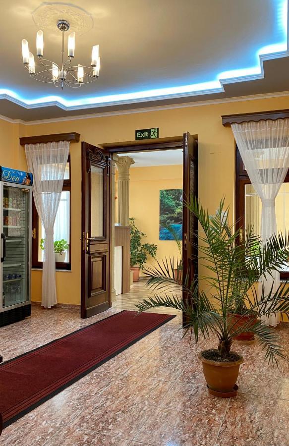 Vila A Hotel Korce Bagian luar foto